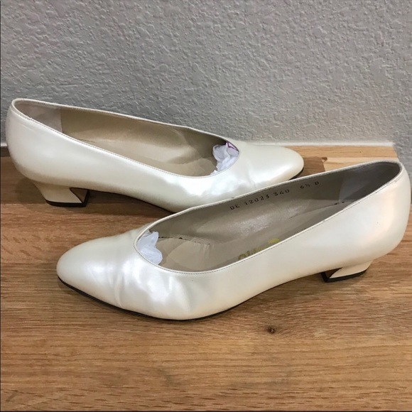 Salvatore Ferragamo Pearlescent Pumps - Picture 4 of 6
